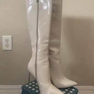 PrettyLittleThing Glossy White Heeled Boots